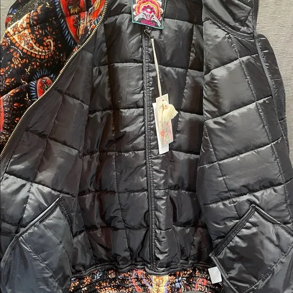 Johnny Was Black and Red Paisley velvet Dolman Quilted jacket . L, XL.
